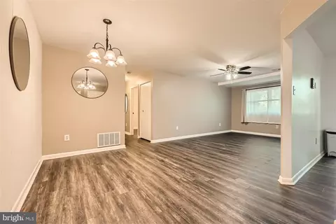 20 Juliet Ln #102, Nottingham, MD 21236