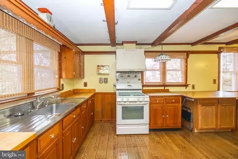 Kitchen - 4401 Ridge, Nottingham, MD 21236 photo 6 of 8