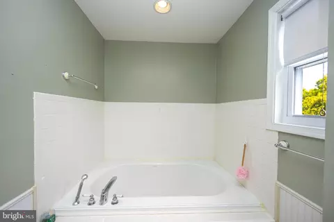Bath - 4401 Ridge, Nottingham, MD 21236 photo 3 of 7