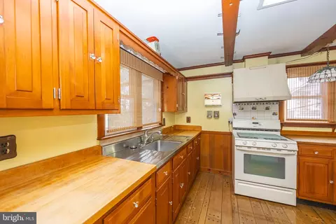 Kitchen - 4401 Ridge, Nottingham, MD 21236 photo 5 of 8