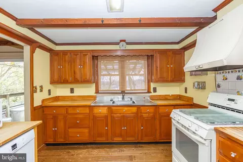 Kitchen - 4401 Ridge, Nottingham, MD 21236 photo 3 of 8