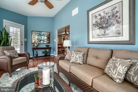 Living - 4 Three Sisters Ct, Baldwin, MD 21013 photo 9 of 18