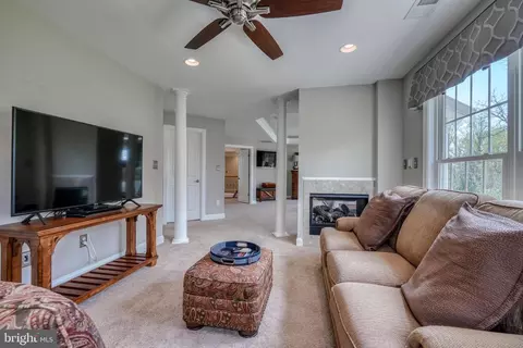 Living - 4 Three Sisters Ct, Baldwin, MD 21013 photo 11 of 18