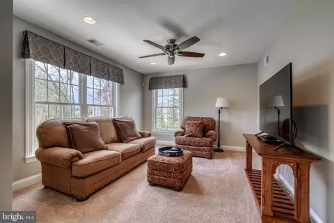 Living - 4 Three Sisters Ct, Baldwin, MD 21013 photo 10 of 18