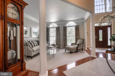 Living - 4 Three Sisters Ct, Baldwin, MD 21013 photo 3 of 18