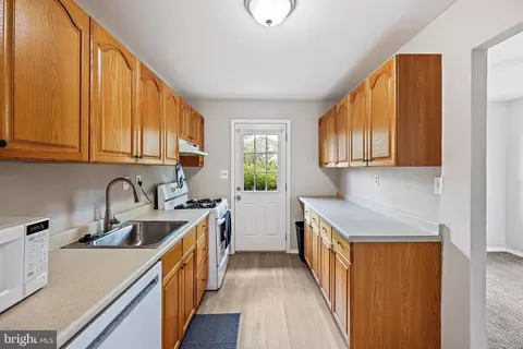 Kitchen - 2100 Cockspur Rd, Middle River, MD 21220 photo 2 of 3