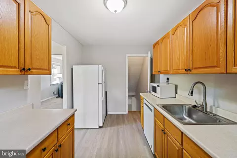 Kitchen - 2100 Cockspur Rd, Middle River, MD 21220 photo 3 of 3