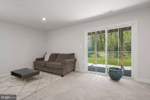 Living - 3069 Shaws Rd, Sparrows Point, MD 21219 photo 4 of 6