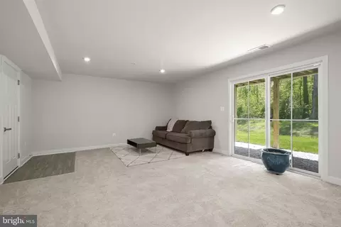 Living - 3069 Shaws Rd, Sparrows Point, MD 21219 photo 3 of 6