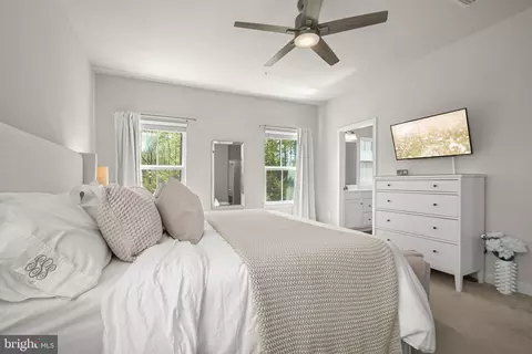 Bedroom - 3069 Shaws Rd, Sparrows Point, MD 21219 photo 2 of 6
