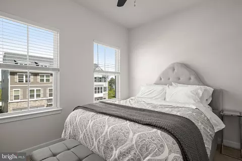 Bedroom - 3069 Shaws Rd, Sparrows Point, MD 21219 photo 5 of 6