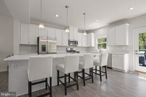 Kitchen - 3069 Shaws Rd, Sparrows Point, MD 21219 photo 4 of 7