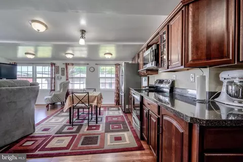 4 Oakwood Rd, Dundalk, MD 21222