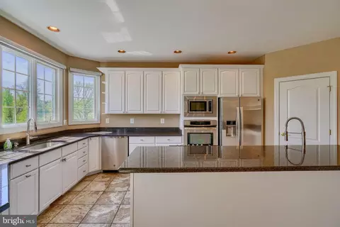 Kitchen - 5 Manor Crossing Ct, Baldwin, MD 21013 photo 3 of 6
