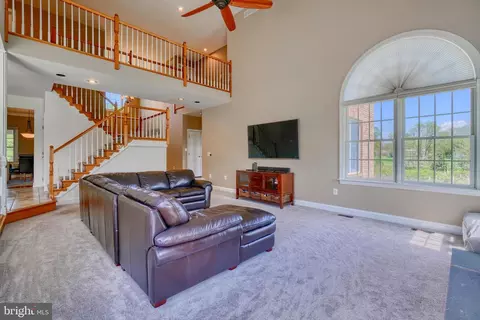 Living - 5 Manor Crossing Ct, Baldwin, MD 21013 photo 5 of 8