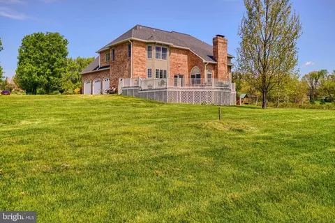 Exterior - 5 Manor Crossing Ct, Baldwin, MD 21013 photo 3 of 7