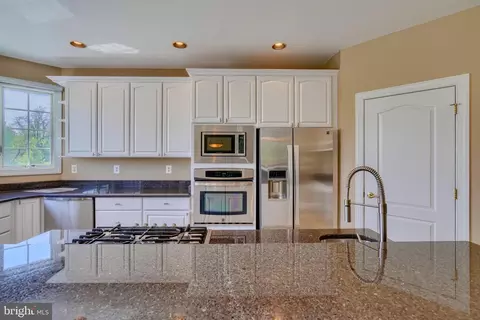 Kitchen - 5 Manor Crossing Ct, Baldwin, MD 21013 photo 2 of 6