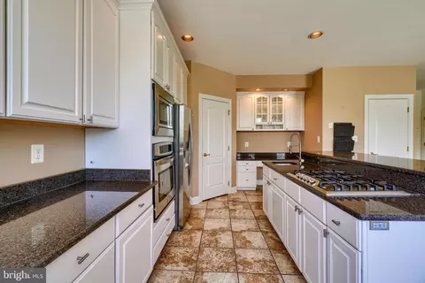 Kitchen - 5 Manor Crossing Ct, Baldwin, MD 21013 photo 5 of 6