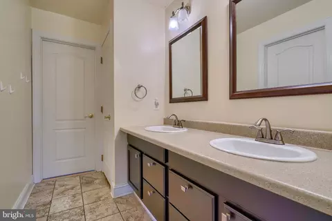 Bath - 5 Manor Crossing Ct, Baldwin, MD 21013 photo 3 of 7