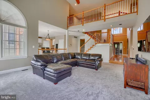 Living - 5 Manor Crossing Ct, Baldwin, MD 21013 photo 4 of 8