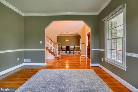 Living - 5 Manor Crossing Ct, Baldwin, MD 21013 photo 1 of 8