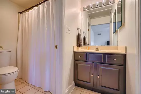 Bath - 5 Manor Crossing Ct, Baldwin, MD 21013 photo 2 of 7