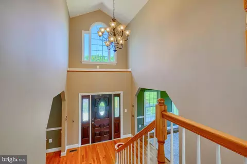 Entry Way - 5 Manor Crossing Ct, Baldwin, MD 21013 photo 4 of 4