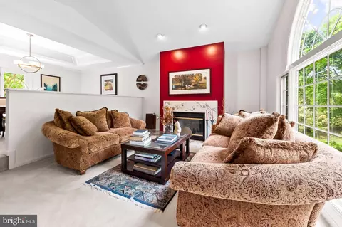Living - 3 Prairie Ct, Phoenix, MD 21131 photo 2 of 4