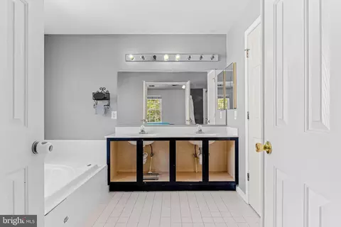 Bath - 8218 Selwin Ct, Rosedale, MD 21237 photo 1 of 7