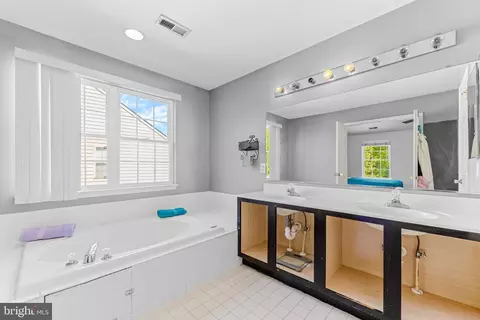 Bath - 8218 Selwin Ct, Rosedale, MD 21237 photo 2 of 7