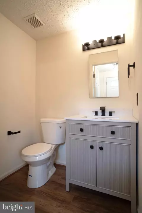Bath - 27 Ramsgate Ct, Halethorpe, MD 21227 photo 1 of 4