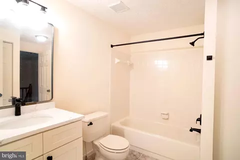 Bath - 27 Ramsgate Ct, Halethorpe, MD 21227 photo 2 of 4