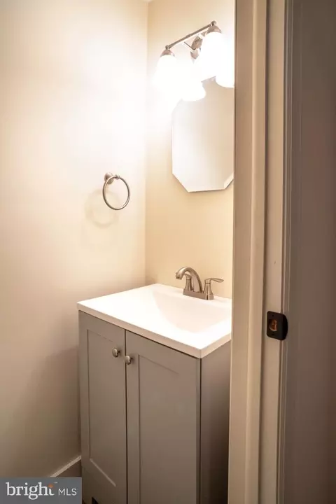 Bath - 27 Ramsgate Ct, Halethorpe, MD 21227 photo 4 of 4