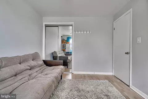 Living - 977 Dalton Ave, Baltimore, MD 21224 photo 4 of 6