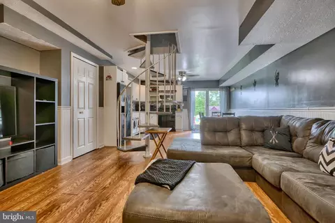 Living - 977 Dalton Ave, Baltimore, MD 21224 photo 6 of 6