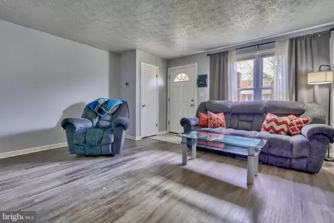 Living - 977 Dalton Ave, Baltimore, MD 21224 photo 2 of 6