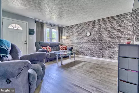 Living - 977 Dalton Ave, Baltimore, MD 21224 photo 3 of 6