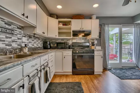 Kitchen - 977 Dalton Ave, Baltimore, MD 21224 photo 1 of 1