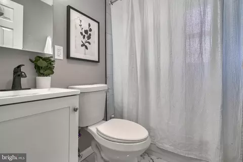 Bath - 120 Chestnut St, Dundalk, MD 21222 photo 4 of 6