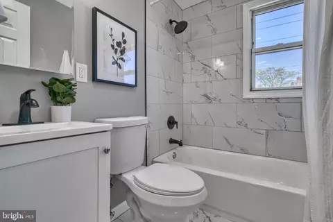 Bath - 120 Chestnut St, Dundalk, MD 21222 photo 3 of 6