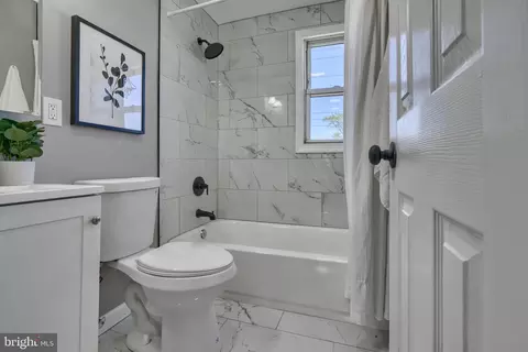 Bath - 120 Chestnut St, Dundalk, MD 21222 photo 2 of 6