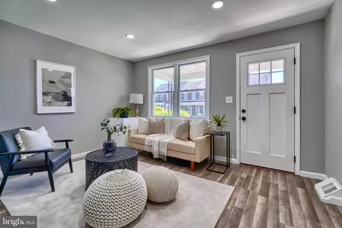 Living - 120 Chestnut St, Dundalk, MD 21222 photo 2 of 5