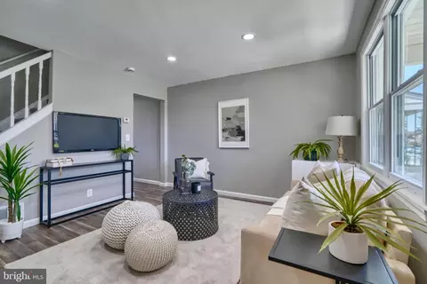 Living - 120 Chestnut St, Dundalk, MD 21222 photo 5 of 5