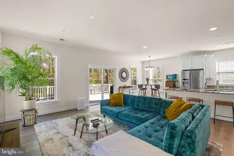 Living - 518 Schmidt Rd, Middle River, MD 21220 photo 4 of 6