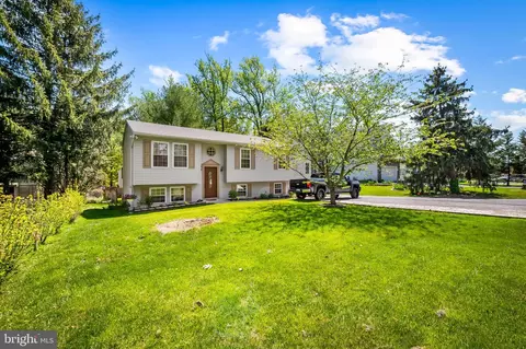 8639 Oakleigh Rd, Parkville, MD 21234