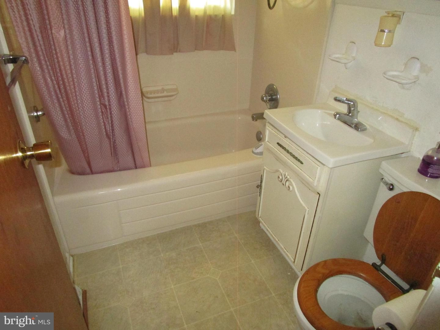Bath - 3114 Rheims Rd, Windsor Mill, MD 21244 photo 1 of 2