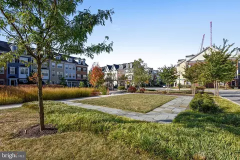 Exterior - 71 Linden Pl, Towson, MD 21286 photo 6 of 8