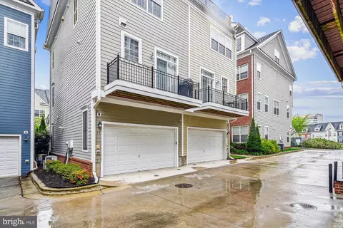 Exterior - 71 Linden Pl, Towson, MD 21286 photo 4 of 8