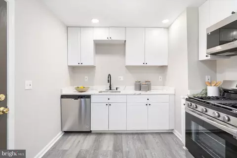 Kitchen - 8221 Watersedge Rd, Dundalk, MD 21222 photo 2 of 4