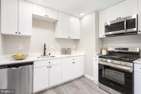 Kitchen - 8221 Watersedge Rd, Dundalk, MD 21222 photo 4 of 4